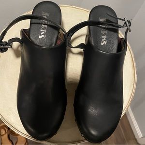 Korks Teagan Clog, Black Size 7.